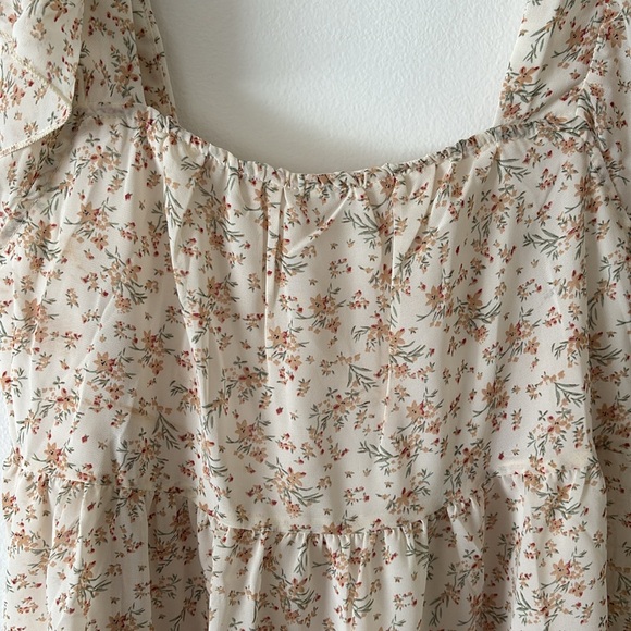 SHEIN Cream Floral Ruffle Sleeve Flowy Girly Top size medium new without tags - Picture 3 of 4